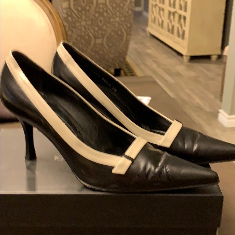 Pumps - Picture 2 of 3